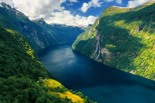 Comment explorer les fjords de Norvège en bateau ?